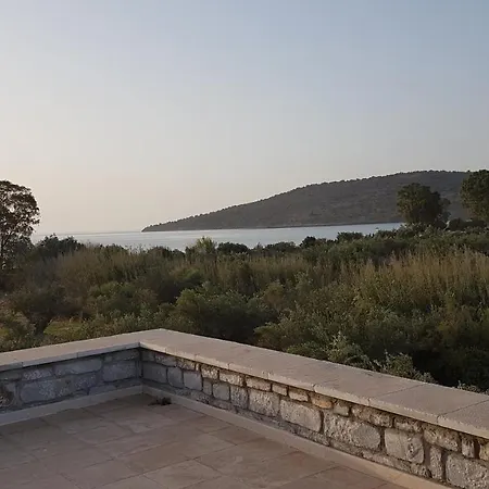 Mani Kamares Beach House Gythio Exterior photo